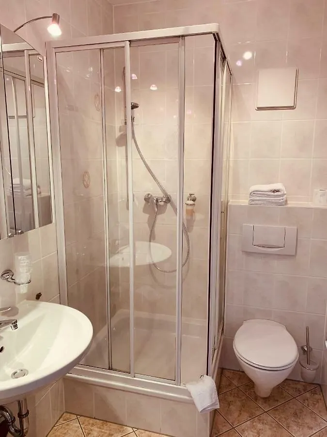 Guest house Pension Lindenhof Grasbrunn