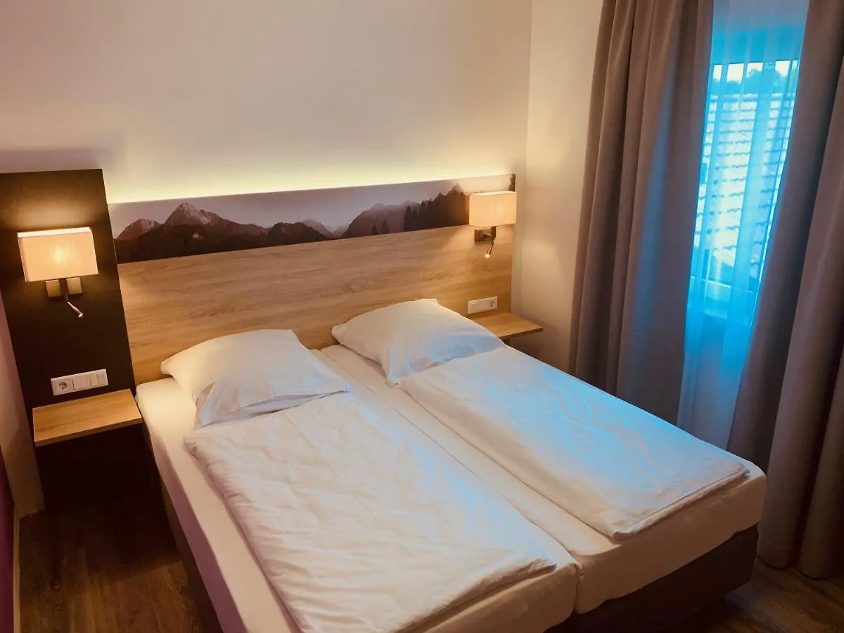 Pension Lindenhof Grasbrunn Guest house